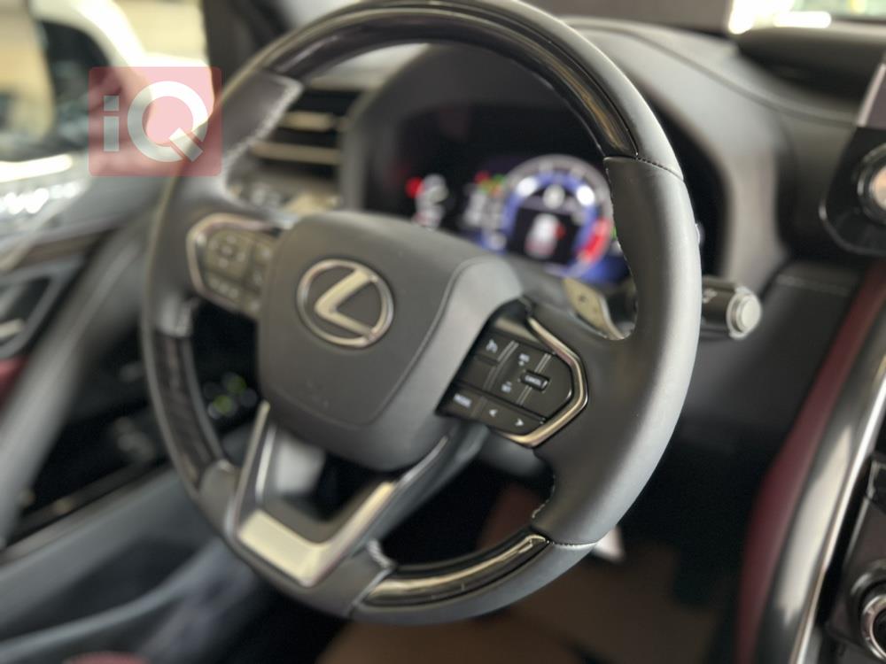 لێکزس LX